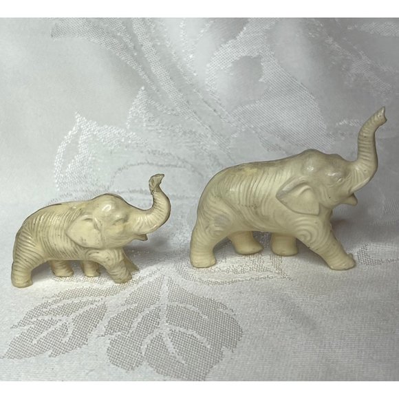 Vintage Set of 2 White Resin Elephant Figurines Trunks Up Lucky Elephants - Picture 6 of 9